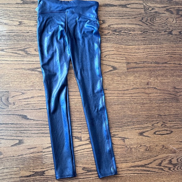 NWT SPANDEX Matallic Black Faux Leather Leggings Sz S - Picture 2 of 2